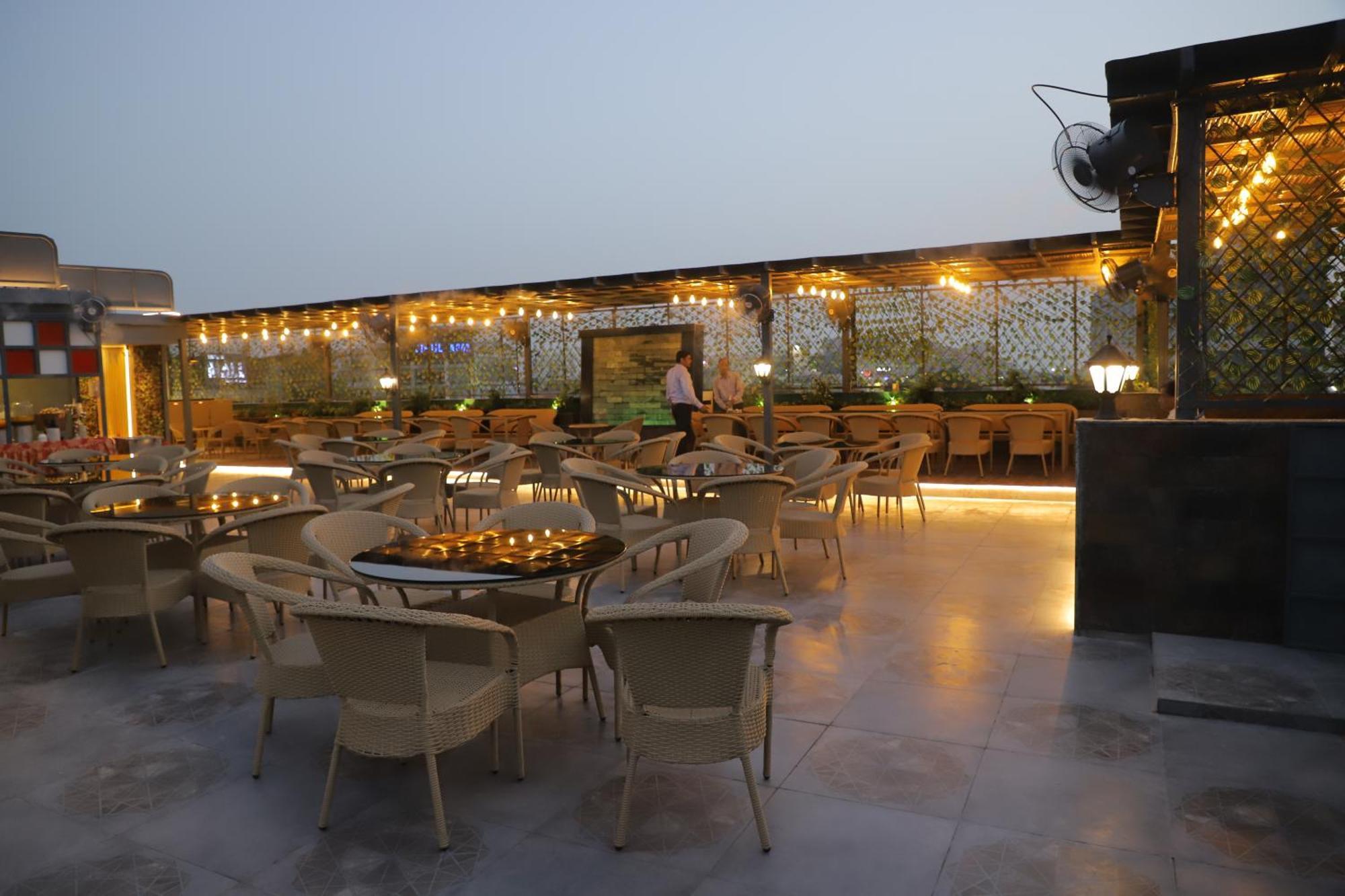 Hotel Haris Mg Road Gurugram Gurgaon Exterior foto